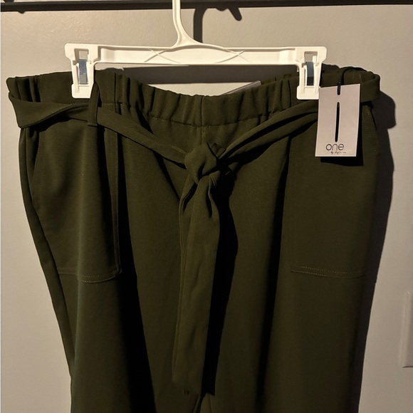 NWT Army Green Joggers - Picture 4 of 6